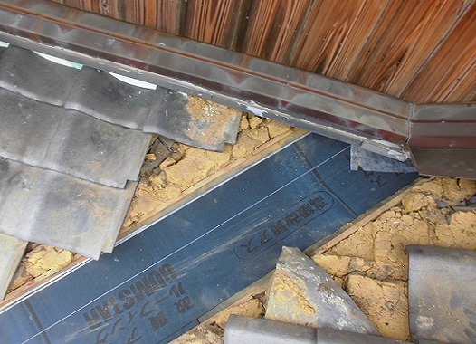 明石市　谷板金交換工事　防水シート増し張り